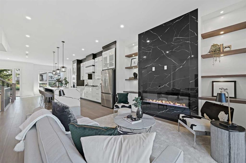 5011 21 Avenue Nw, Calgary, AB - Indoor