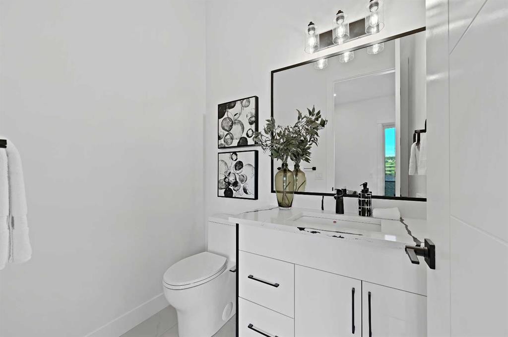 5011 21 Avenue Nw, Calgary, AB - Indoor Photo Showing Bathroom