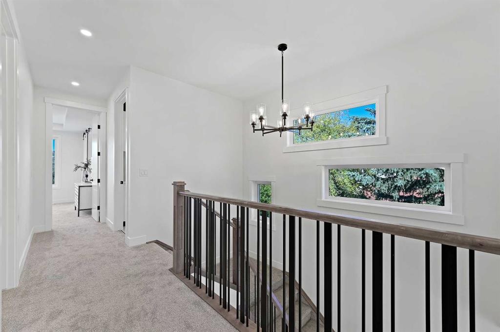 5011 21 Avenue Nw, Calgary, AB - Indoor Photo Showing Other Room