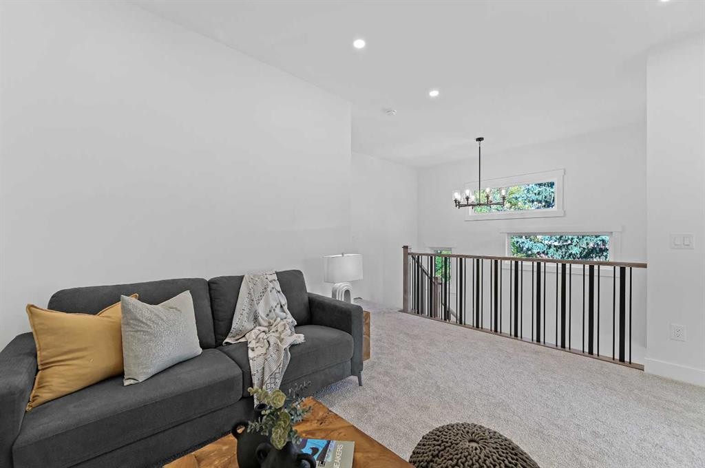 5011 21 Avenue Nw, Calgary, AB - Indoor