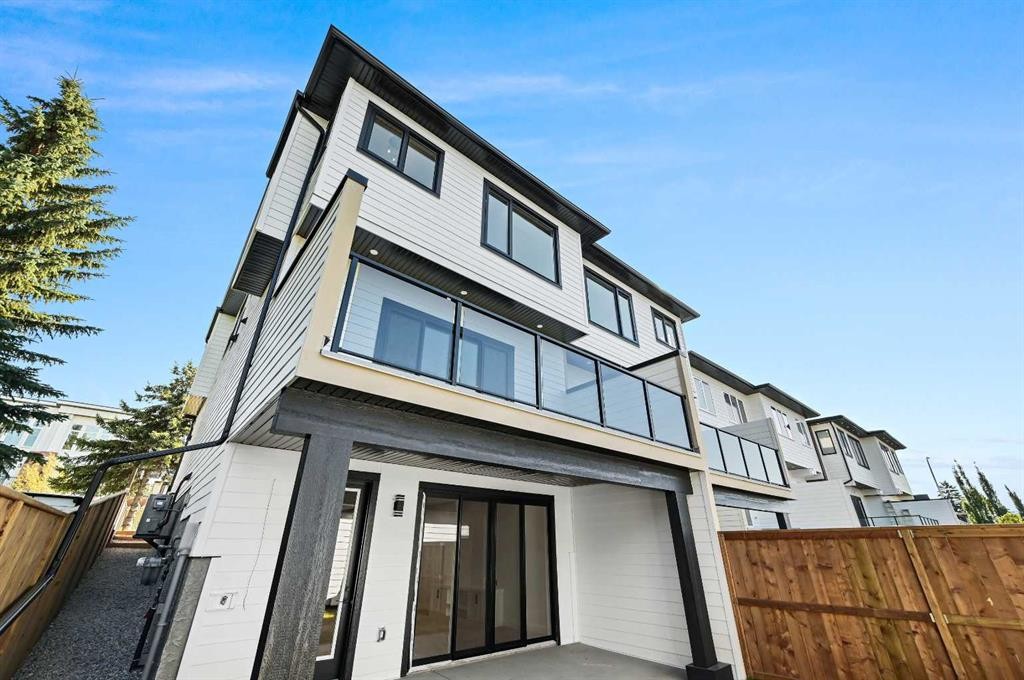 5011 21 Avenue Nw, Calgary, AB - Outdoor