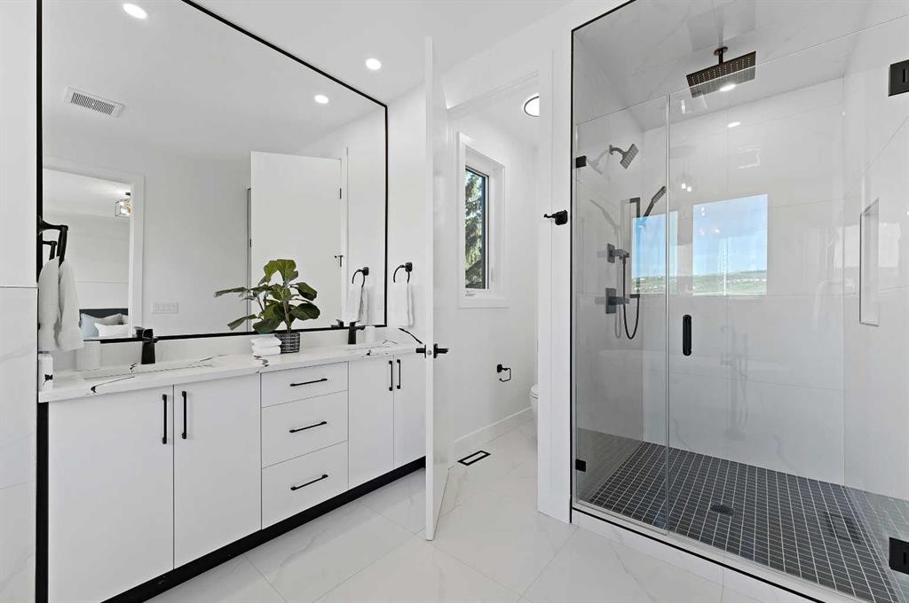 5011 21 Avenue Nw, Calgary, AB - Indoor Photo Showing Other Room