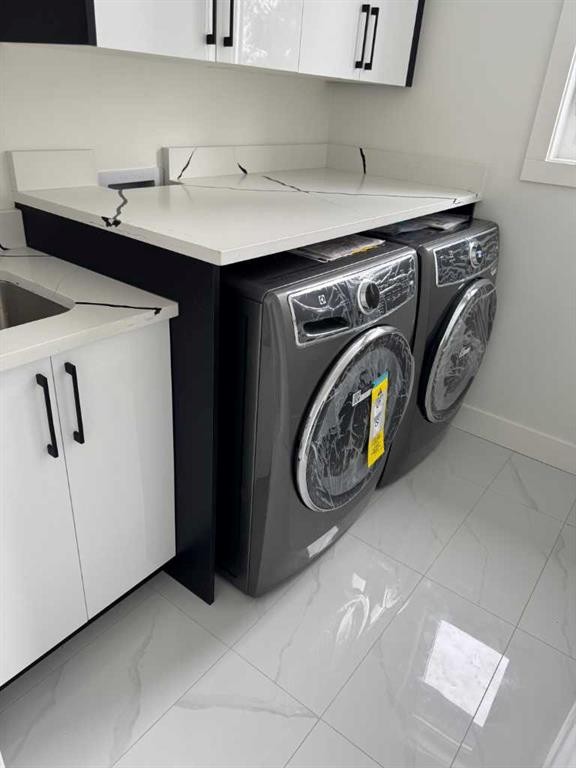 5011 21 Avenue Nw, Calgary, AB - Indoor Photo Showing Laundry Room