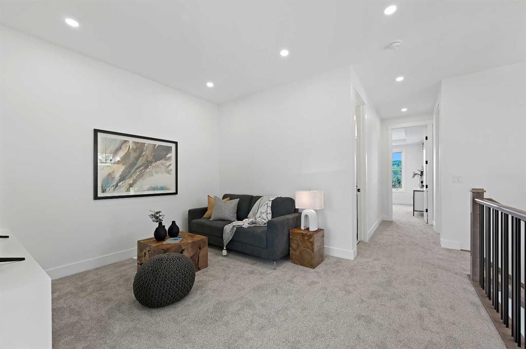 5011 21 Avenue Nw, Calgary, AB - Indoor Photo Showing Other Room