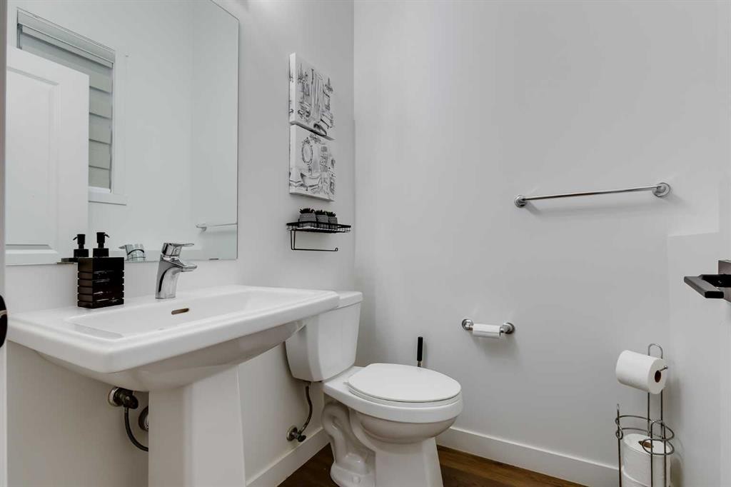 117 Highview Gate Se, Airdrie, AB - Indoor Photo Showing Bathroom