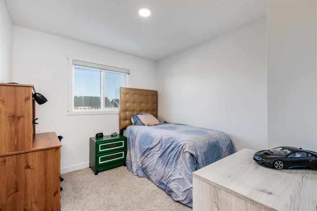 117 Highview Gate Se, Airdrie, AB - Indoor Photo Showing Bedroom