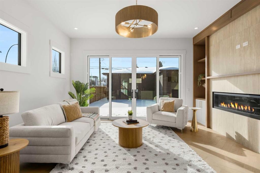 2401 4 Avenue Nw, Calgary, AB - Indoor Photo Showing Living Room With Fireplace
