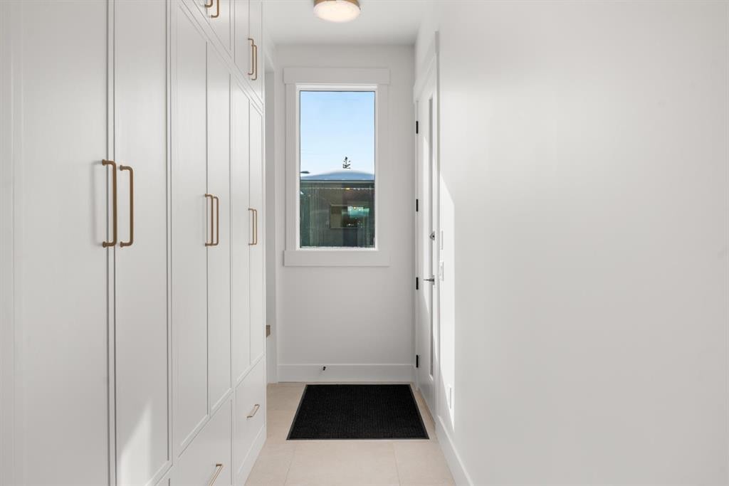 2401 4 Avenue Nw, Calgary, AB - Indoor Photo Showing Other Room