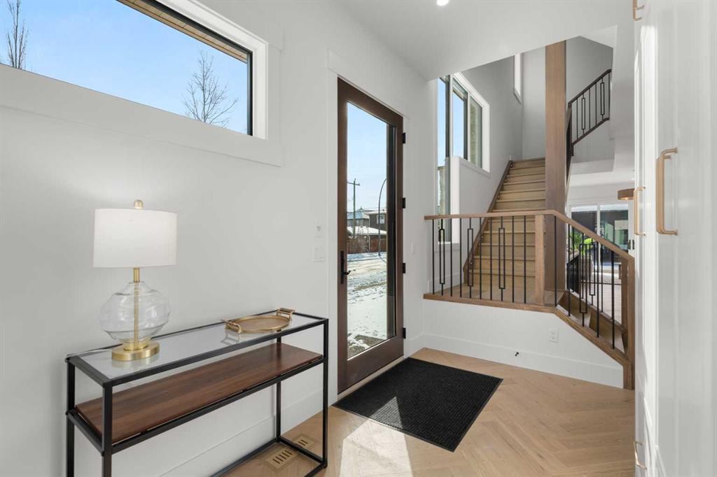 2401 4 Avenue Nw, Calgary, AB - Indoor Photo Showing Other Room