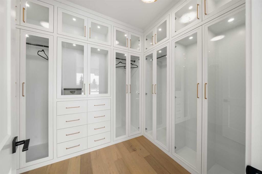 2401 4 Avenue Nw, Calgary, AB - Indoor Photo Showing Other Room