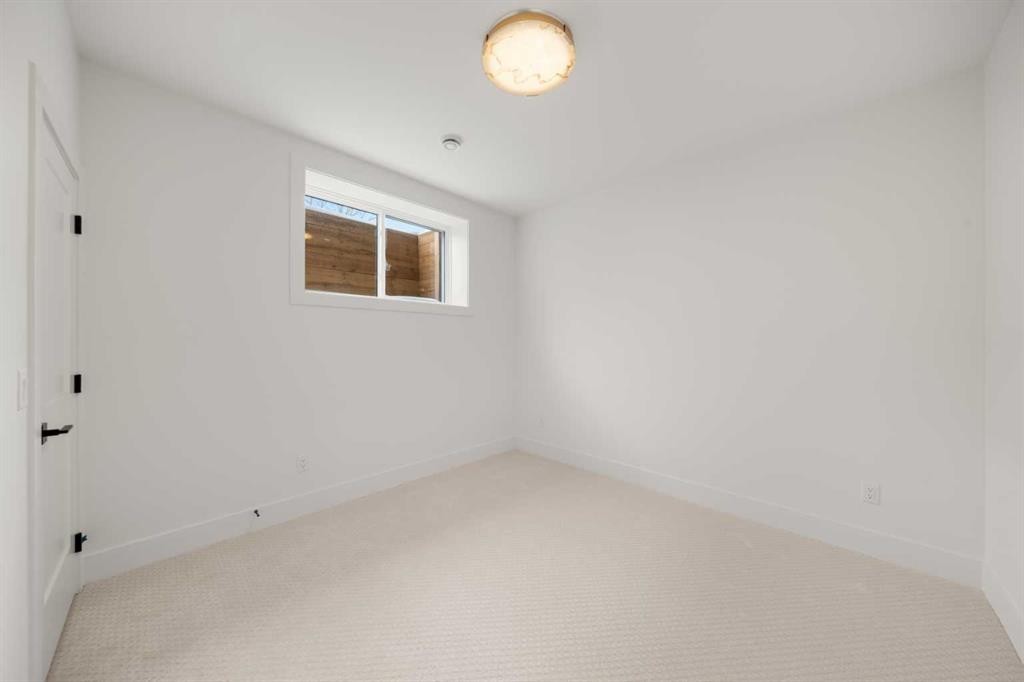 2401 4 Avenue Nw, Calgary, AB - Indoor Photo Showing Other Room