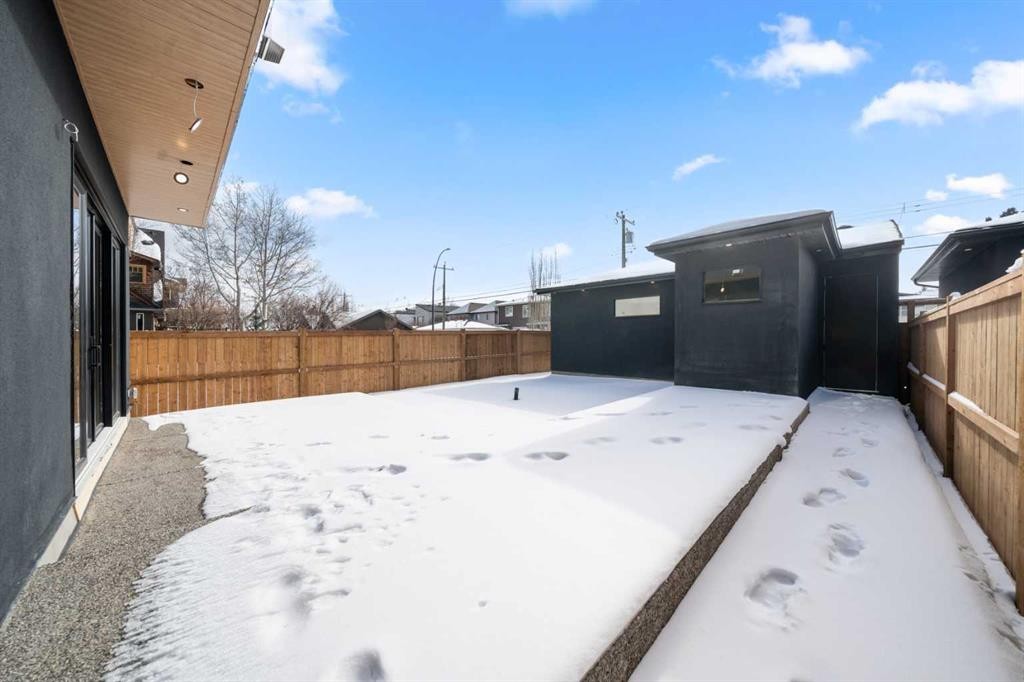 2401 4 Avenue Nw, Calgary, AB - Outdoor