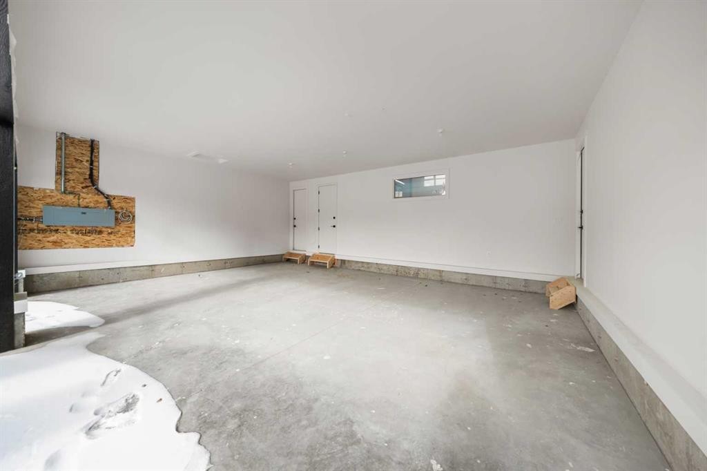 2401 4 Avenue Nw, Calgary, AB - Indoor Photo Showing Other Room