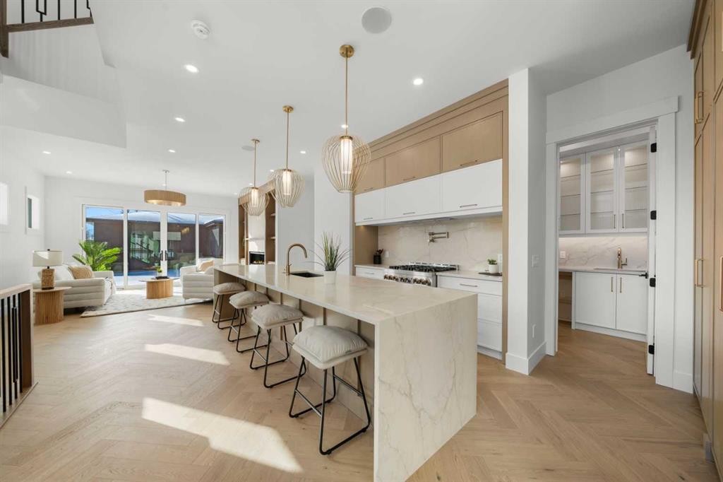 2401 4 Avenue Nw, Calgary, AB - Indoor Photo Showing Kitchen With Upgraded Kitchen