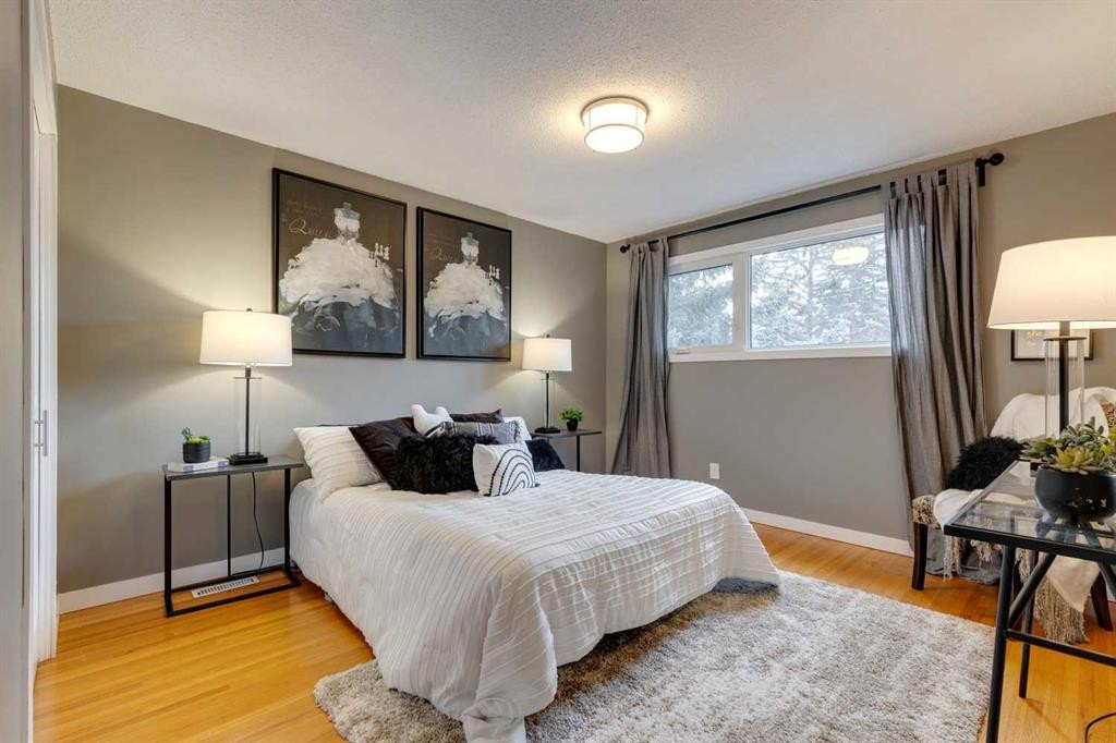 4023 Varmoor Road Nw, Calgary, AB - Indoor Photo Showing Bedroom