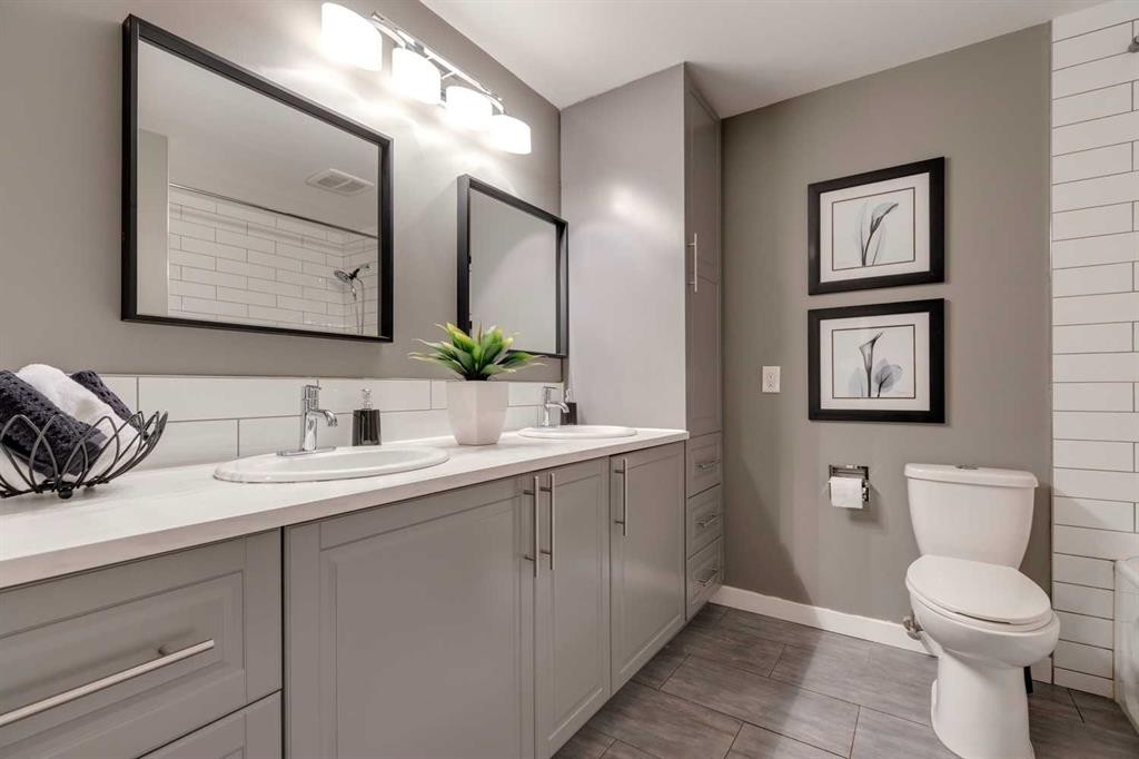 4023 Varmoor Road Nw, Calgary, AB - Indoor Photo Showing Bathroom