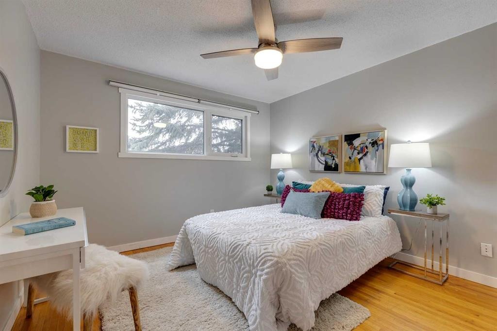 4023 Varmoor Road Nw, Calgary, AB - Indoor Photo Showing Bedroom