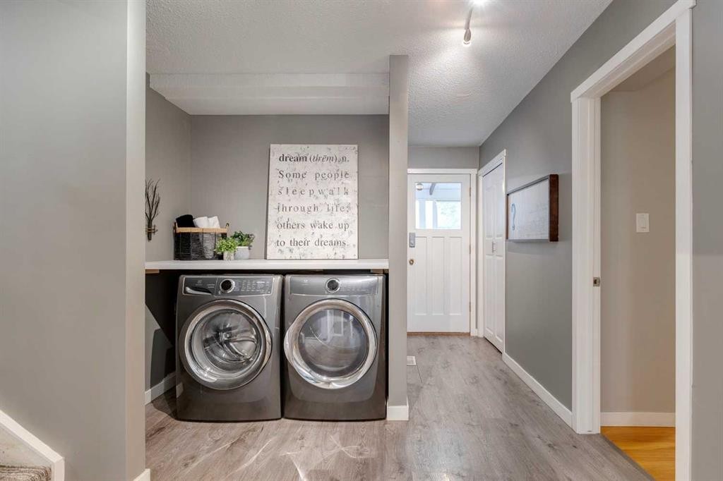 4023 Varmoor Road Nw, Calgary, AB - Indoor Photo Showing Laundry Room