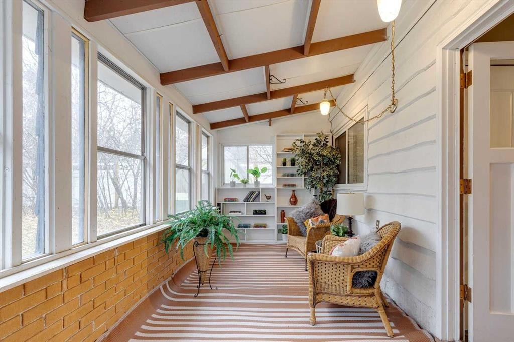 4023 Varmoor Road Nw, Calgary, AB - Indoor Photo Showing Other Room