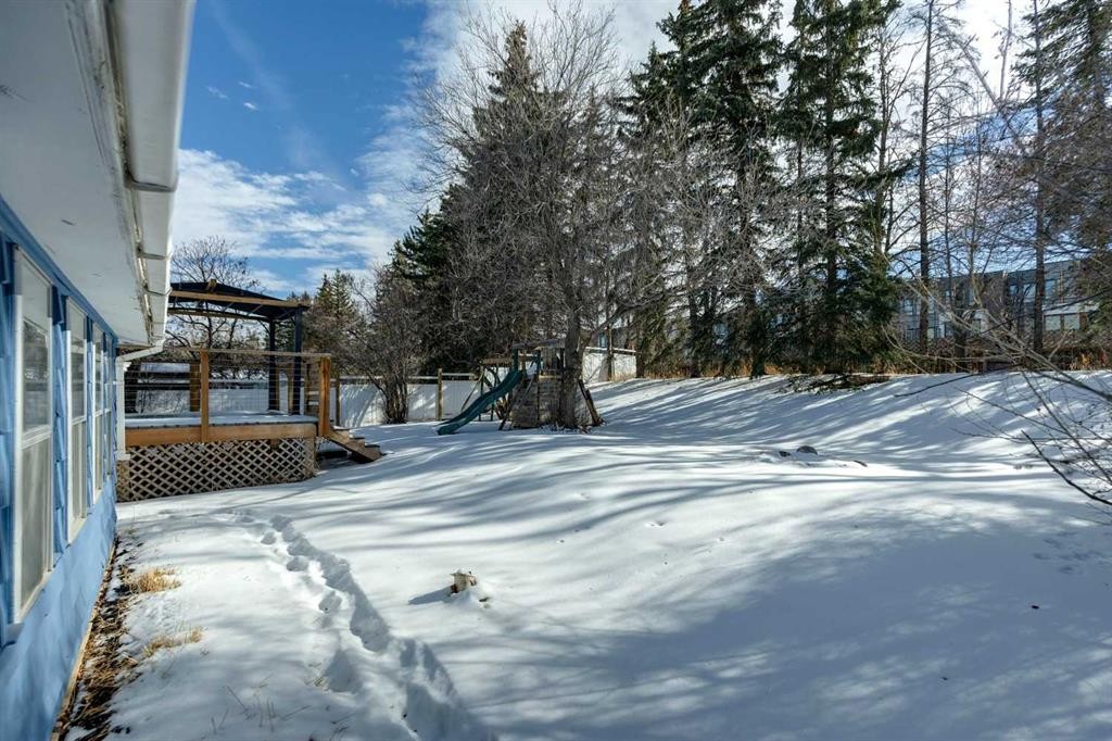 4023 Varmoor Road Nw, Calgary, AB - Outdoor