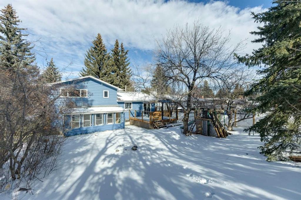 4023 Varmoor Road Nw, Calgary, AB - Outdoor