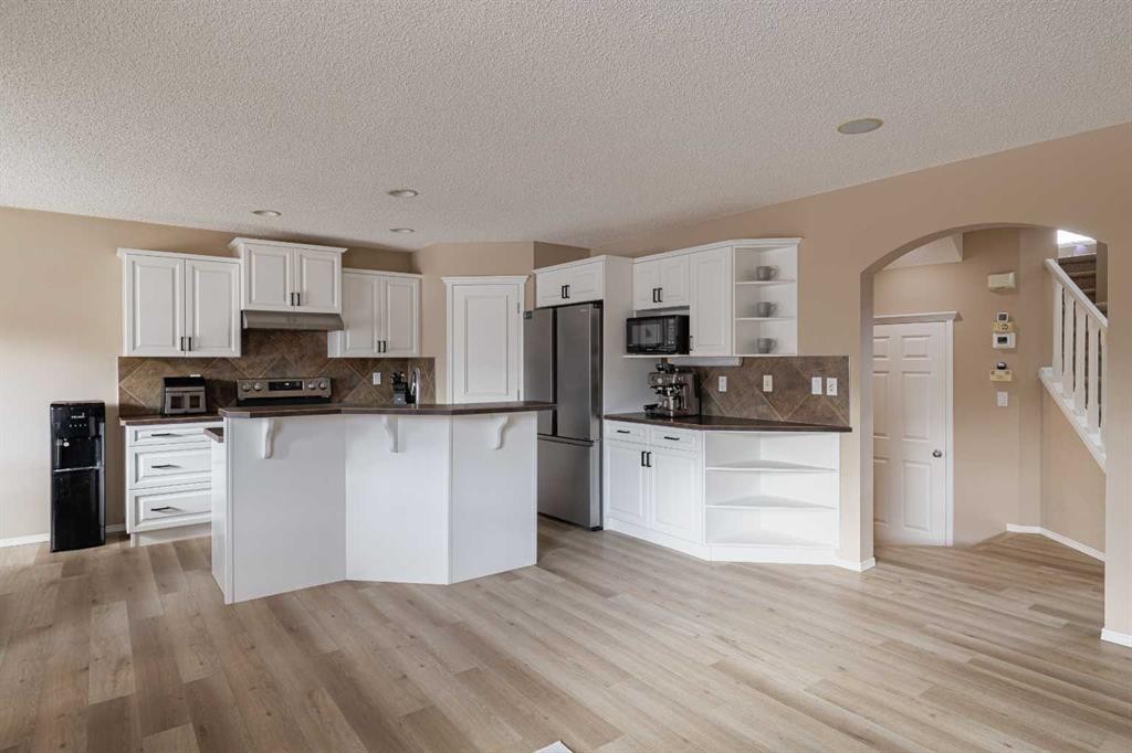 51 Brightondale Crescent Se, Calgary, AB - Indoor Photo Showing Kitchen