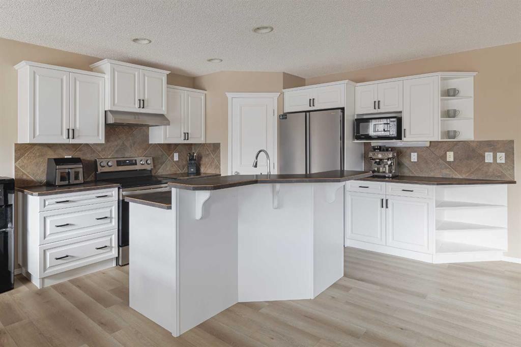 51 Brightondale Crescent Se, Calgary, AB - Indoor Photo Showing Kitchen With Upgraded Kitchen