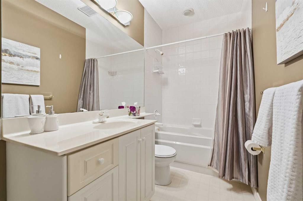 23 Prominence Point Sw, Calgary, AB - Indoor Photo Showing Bathroom
