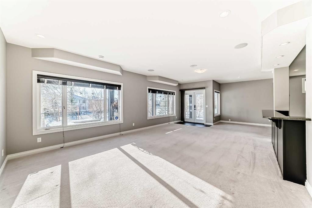 88 Sunset Circle, Cochrane, AB - Indoor Photo Showing Other Room