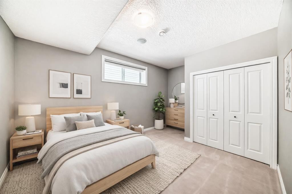 88 Sunset Circle, Cochrane, AB - Indoor Photo Showing Bedroom
