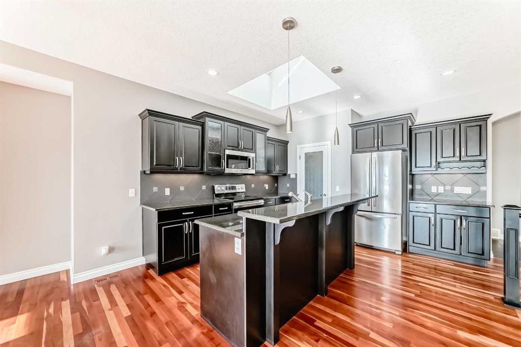 88 Sunset Circle, Cochrane, AB - Indoor Photo Showing Kitchen With Upgraded Kitchen