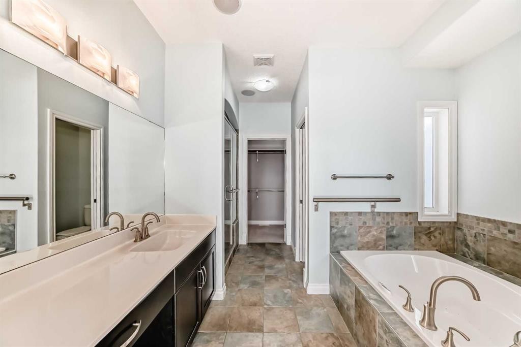 88 Sunset Circle, Cochrane, AB - Indoor Photo Showing Bathroom