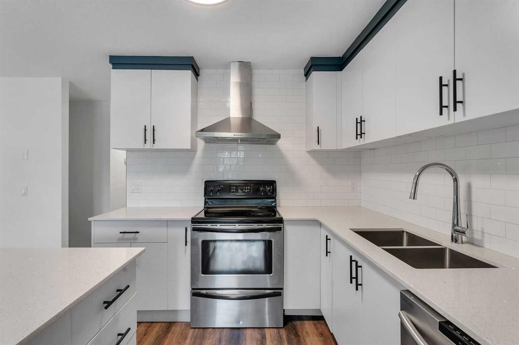 199 Cedardale Road Sw, Calgary, AB - Indoor Photo Showing Kitchen With Double Sink