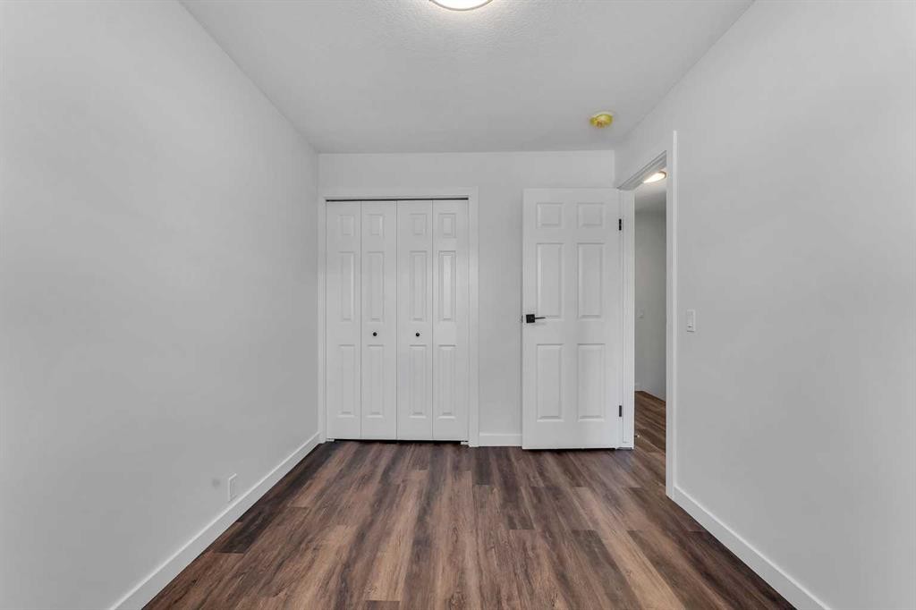 199 Cedardale Road Sw, Calgary, AB - Indoor Photo Showing Other Room
