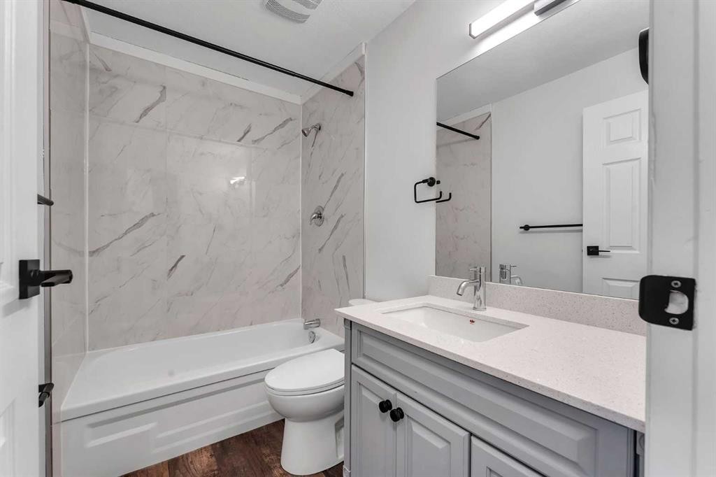 199 Cedardale Road Sw, Calgary, AB - Indoor Photo Showing Bathroom