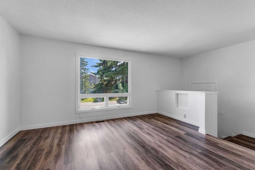 199 Cedardale Road Sw, Calgary, AB - Indoor Photo Showing Other Room