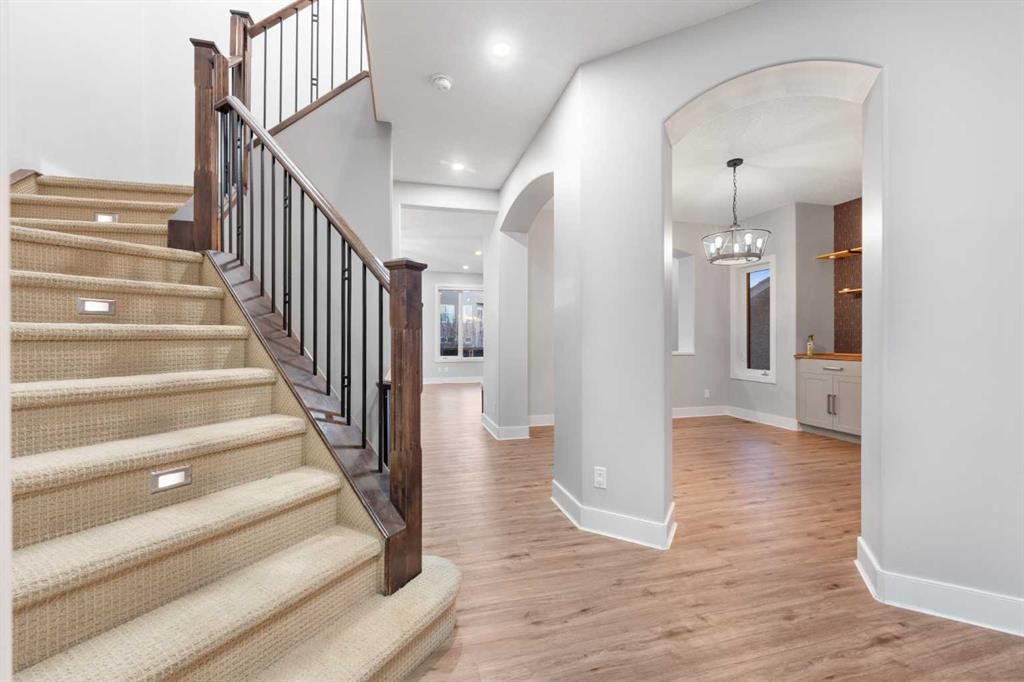 70 Royal Ridge Manor Nw, Calgary, AB - Indoor Photo Showing Other Room