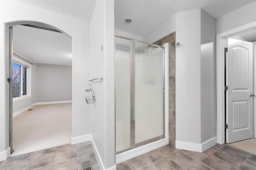 70 Royal Ridge Manor Nw, Calgary, AB - Indoor Photo Showing Other Room