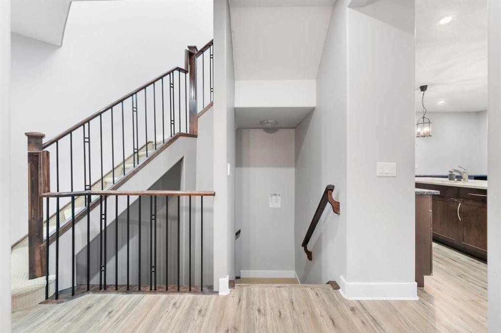 70 Royal Ridge Manor Nw, Calgary, AB - Indoor Photo Showing Other Room