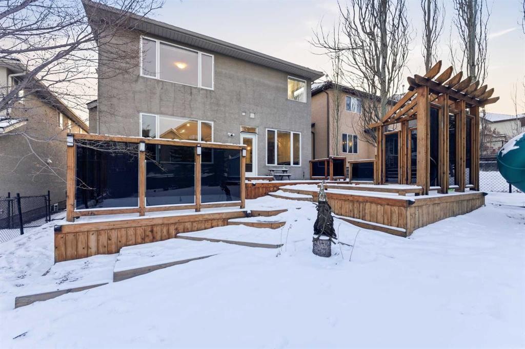 70 Royal Ridge Manor Nw, Calgary, AB - Outdoor