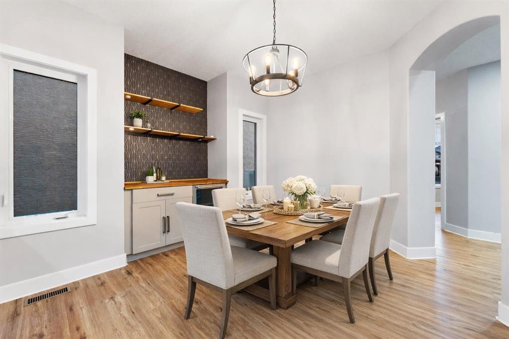 70 Royal Ridge Manor Nw, Calgary, AB - Indoor Photo Showing Dining Room
