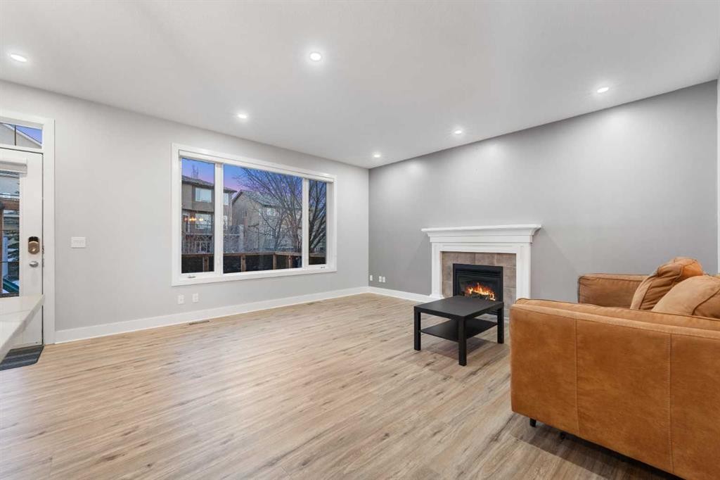 70 Royal Ridge Manor Nw, Calgary, AB - Indoor With Fireplace