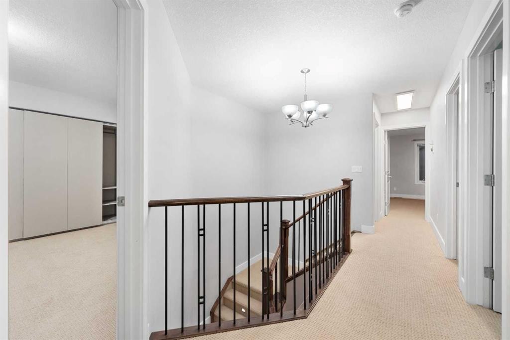 70 Royal Ridge Manor Nw, Calgary, AB - Indoor Photo Showing Other Room