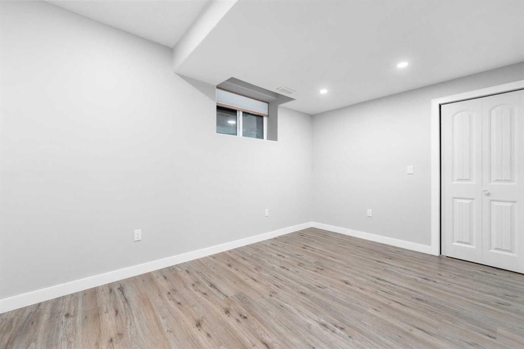 70 Royal Ridge Manor Nw, Calgary, AB - Indoor Photo Showing Other Room