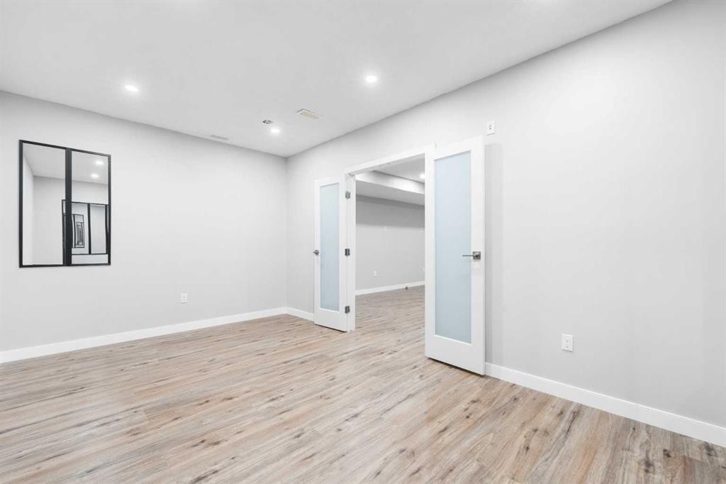 70 Royal Ridge Manor Nw, Calgary, AB - Indoor Photo Showing Other Room