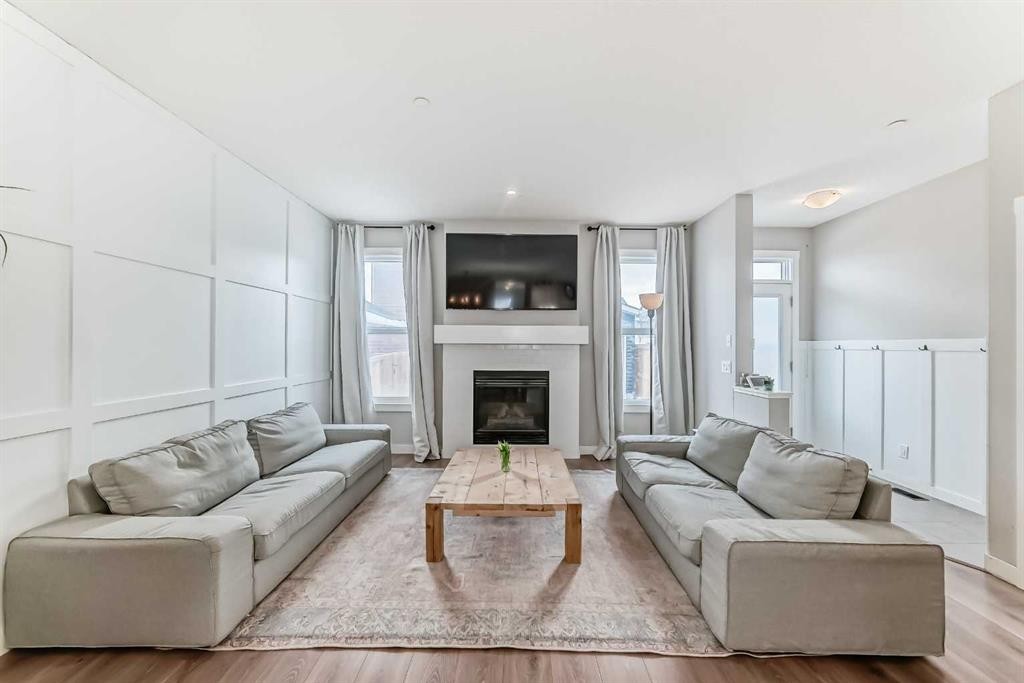 129 Lucas Crescent Nw, Calgary, AB - Indoor Photo Showing Living Room With Fireplace