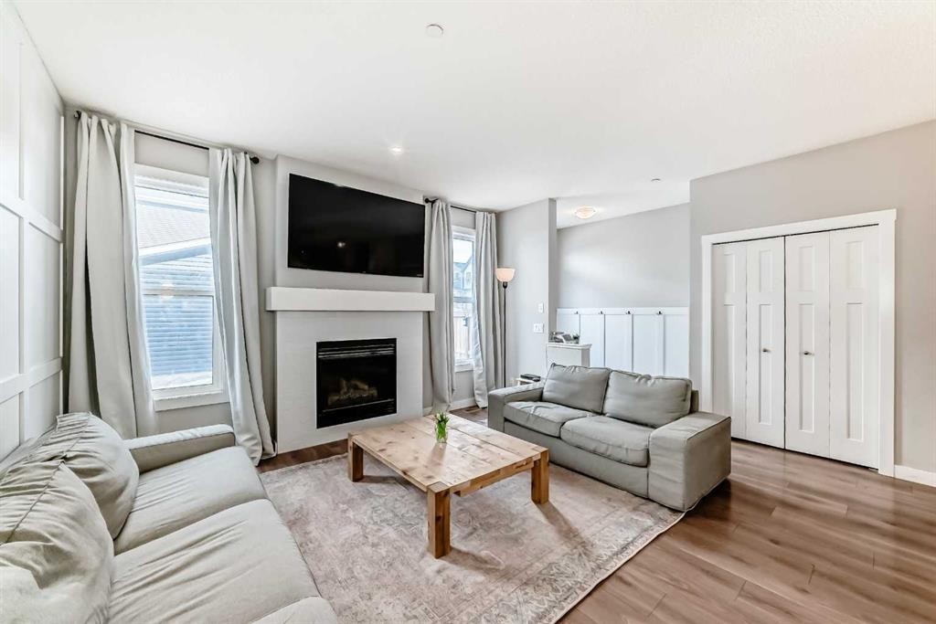 129 Lucas Crescent Nw, Calgary, AB - Indoor Photo Showing Living Room With Fireplace