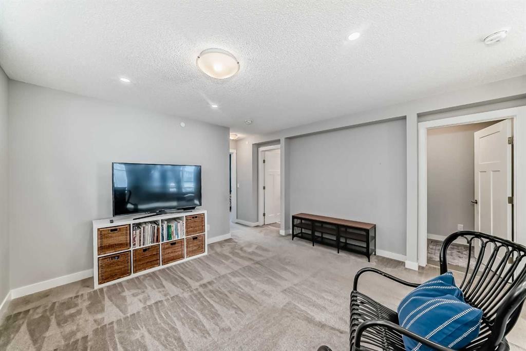 129 Lucas Crescent Nw, Calgary, AB - Indoor