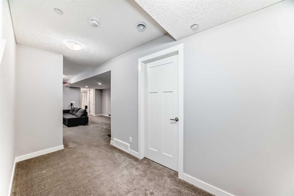 129 Lucas Crescent Nw, Calgary, AB - Indoor Photo Showing Other Room