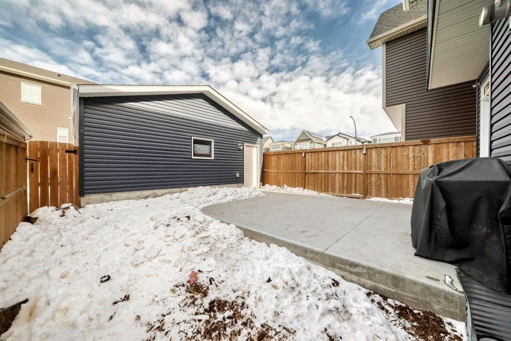 129 Lucas Crescent Nw, Calgary, AB - Outdoor With Exterior
